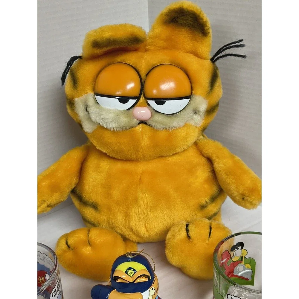 Lot Of Vintage Collectible Garfield Includes Plush, Figure, 2 Cups And Ornament